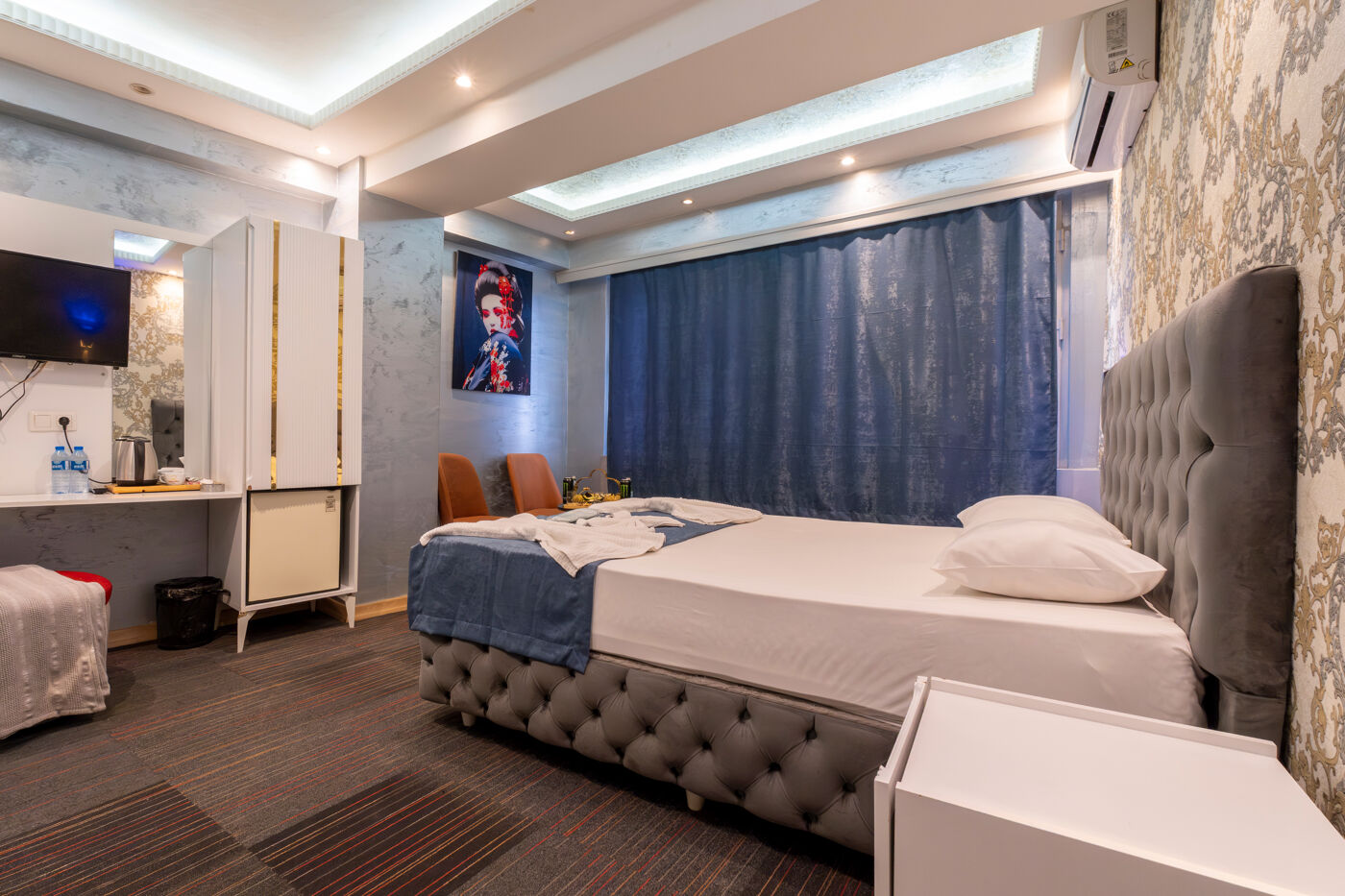 Comfortable room with city view